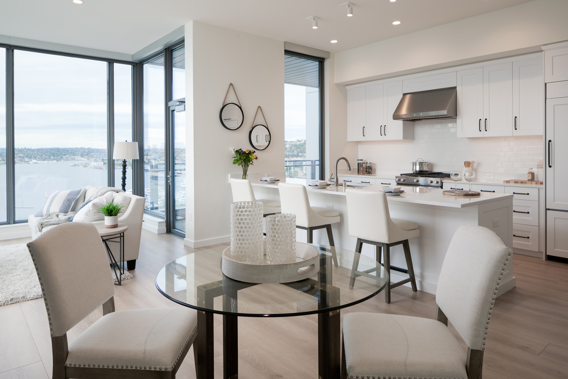 penthouse breakfast table, kitchen and lake view